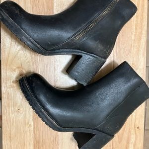 FRYE woman’s Karen Inside Zip Boot